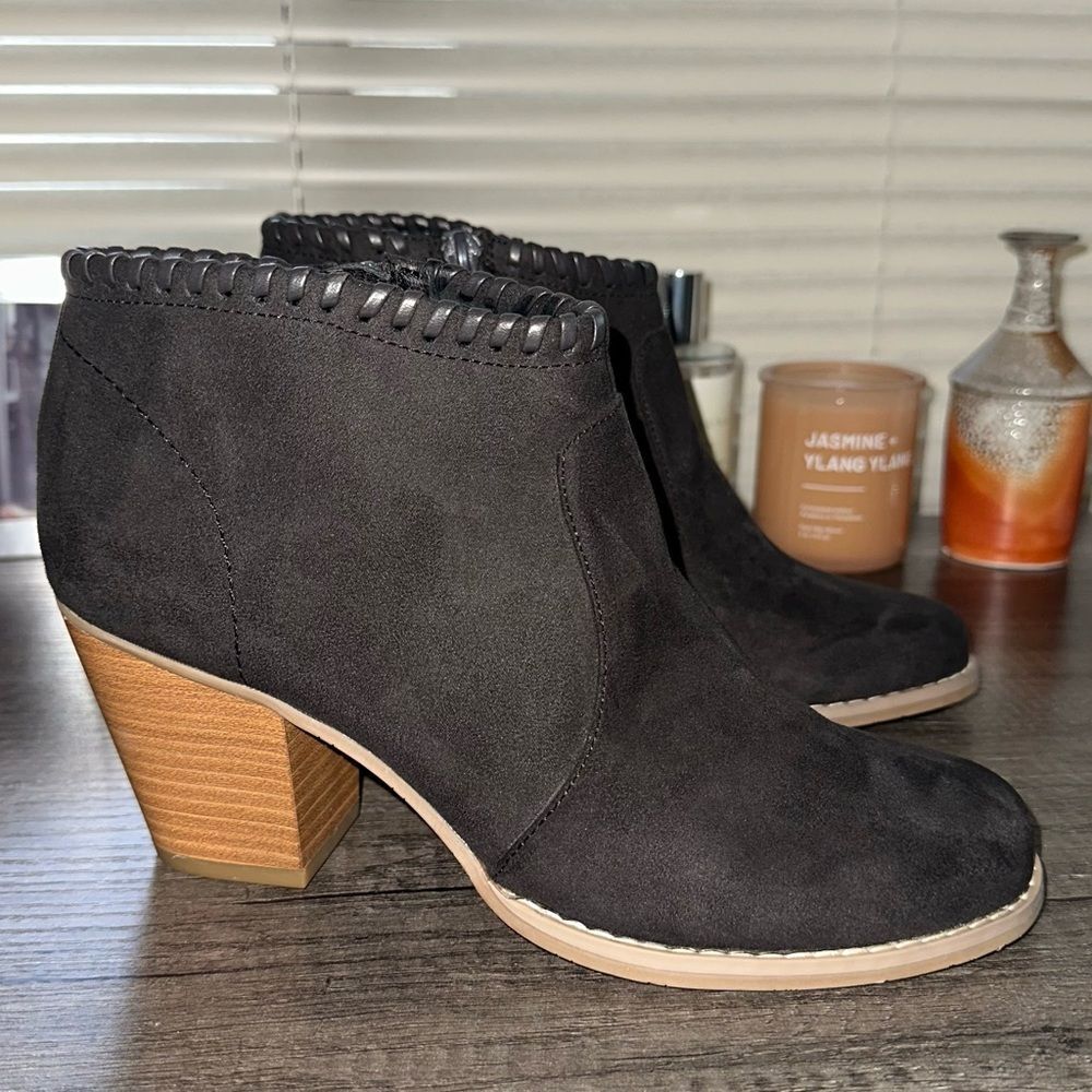 DV8 Dolce Vita‎ Faux Suede Whipstitch Side Zip Judey Heeled Ankle Bootie Size 7